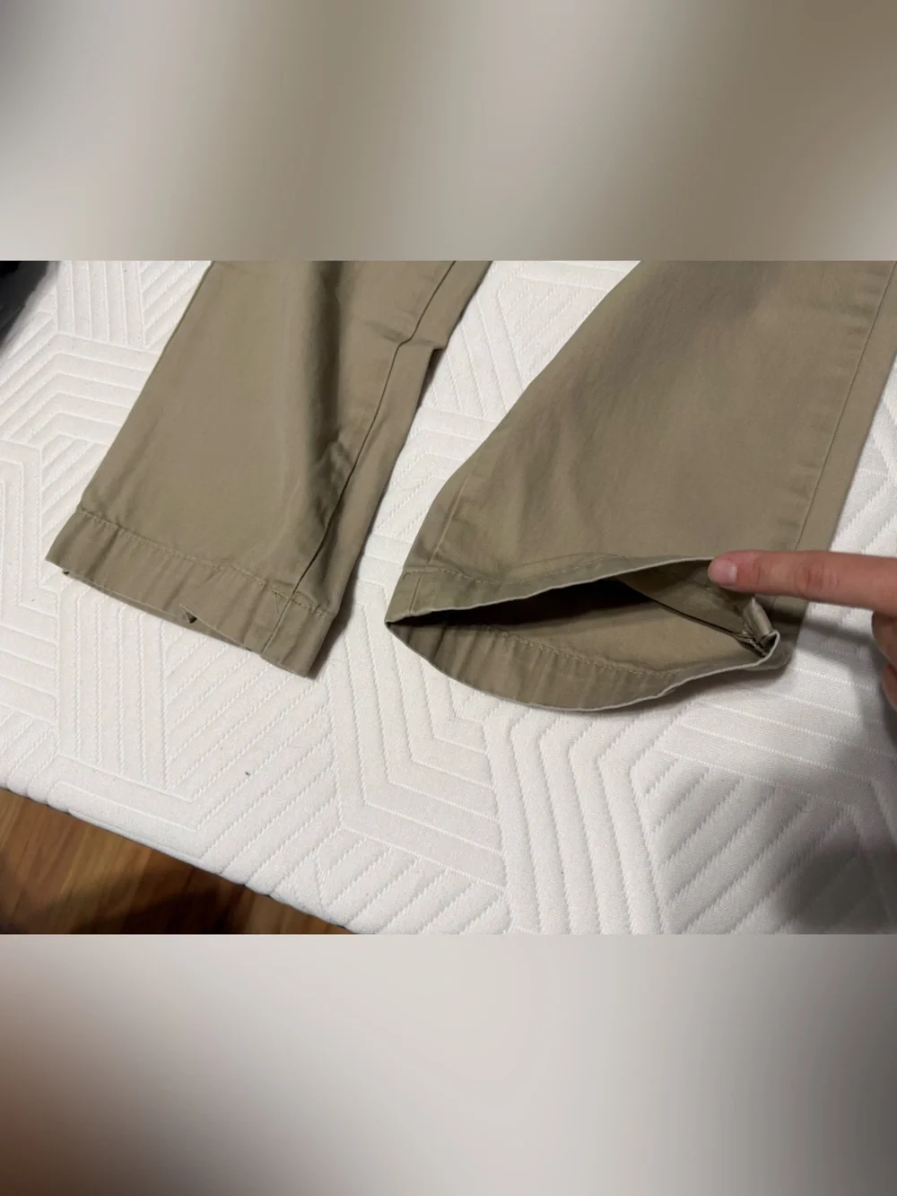 Banana Republic Men's Aiden Chino in Khaki 33x30